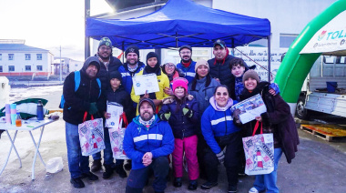 Jóvenes hondureños practicaron esculturas en hielo de la mano de CAVAC