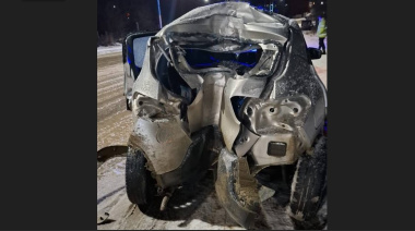Auto con cuatro ocupantes impactó contra un poste de alumbrado