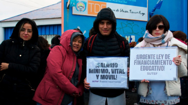 Docentes se reunieron con el gobierno y luego definieron agenda gremial