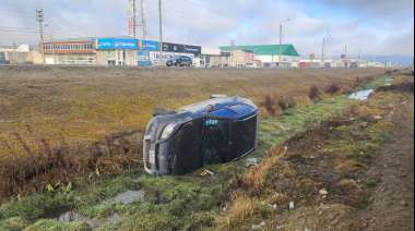 Un Renault Sandero cayó a la zanja y su conductor resultó ileso