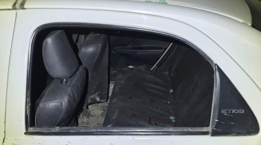 Lo detuvieron y rompió el patrullero mientras estaba adentro