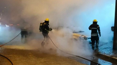 Volkswagen Gol se incendió en la esquina de San Martín y Finocchio