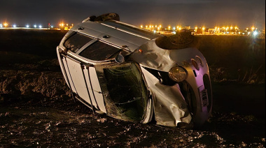 Vuelco con la conductora del auto trasladada al hospital