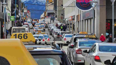 El calvario de tomar un taxi en Ushuaia: esperas interminables y un servicio que no llega