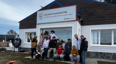 Donación y sorpresa para la escuelita de Puerto Almanza