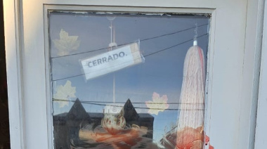 Se golpeó la cabeza contra puertas de vidrio exigiendo ver a su expareja