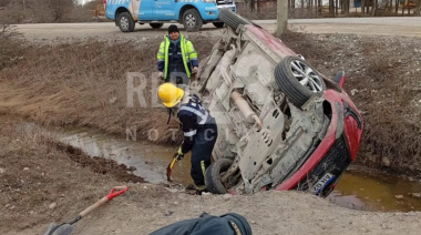 Volcó un auto en Tolhuin: venían desde Ushuaia a una competencia en el lago Fagnano