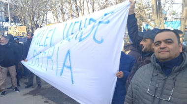 Veteranos de Malvinas junto a los gremios, se manifiestan contra Milei