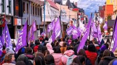 Ushuaia: marchas, pintadas y los repudio a la llegada de Milei