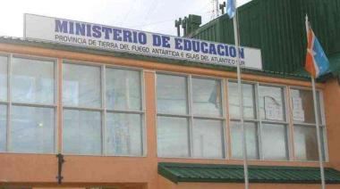 Denuncian uso de "horas cátedras" para pagar a familiares de funcionarios
