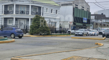Hallaron armas y joyas ocultas en paredes de la casa de un conocido delincuente en la Margen Sur