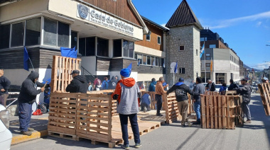 ATE montó una carpa frente a Casa de Gobierno y endurece medidas
