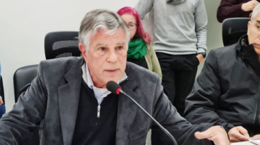 “Los funcionarios públicos no funcionan y los comercios se hunden”