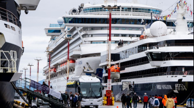 Murcia destacó el intenso movimiento de cruceros, pero admitió que se trata de un pico habitual de la temporada