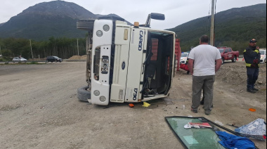 Volcó un camión en el acceso al depósito fiscal de Ushuaia