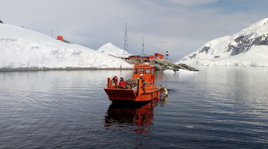 El rompehielos Irízar completó la fase inicial de la logística en la Antártida