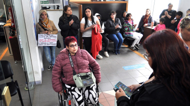 Afiliados de OSEF se manifestaron dentro de la obra social en Río Grande