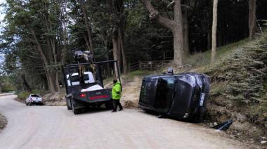 Despiste vehicular en el ingreso al barrio Dos Banderas de Ushuaia