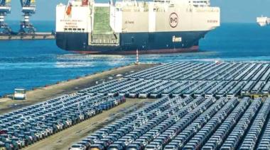 Caputo defiende la importación de autos chinos y profundiza el giro aperturista del Gobierno