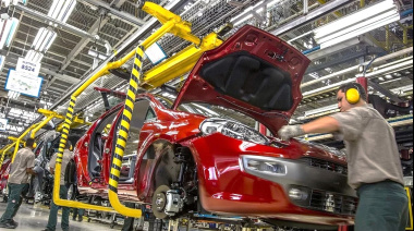 Fuerte caída de la industria automotriz y alerta en la cadena industrial