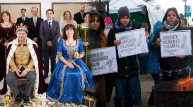 Aumento: Primero al Gabinete, los demás miran