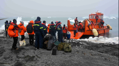 El rompehielos Irízar completó el suministro de tres bases antárticas