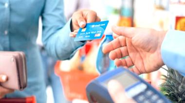 Cada vez más argentinos se endeudan para comer y crece la morosidad en los hogares