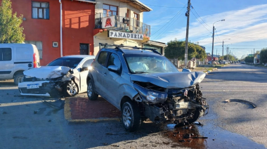 Violento choque en avenida Perón dejó cuatro vehículos involucrados y un conductor hospitalizado