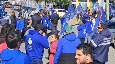 ATE se movilizó a la Legislatura para exigir sanear la crisis de la OSEF