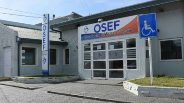 “No me voy a ir hasta que me den la prótesis”: vecina de Río Grande se encadenó para reclamar a OSEF