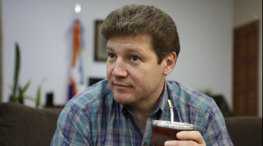 El gobernador reconoció retrasos en pagos a municipios y los atribuyó a la caída de recursos