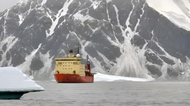 El Irízar completó el abastecimiento de la Base San Martín