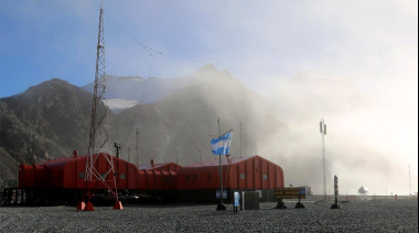 El aviso ARA “Puerto Argentino” completó tareas logísticas en la Base Orcadas