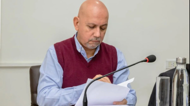 Polémica ley de salmoneras: Villegas llevó a la Justicia una denuncia por “trampas”