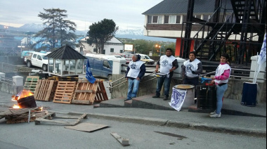 ATE endurece su postura con marcha y protesta en la puerta de Casa de Gobierno