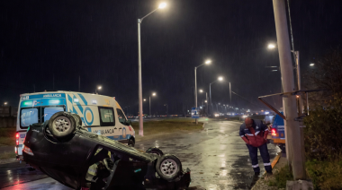 Despiste y vuelco en Río Grande: una mujer fue hospitalizada