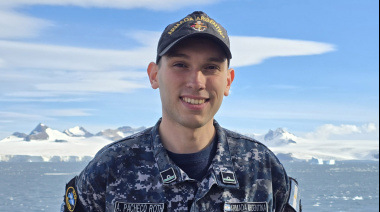 “Es un honor navegar en aguas antárticas”