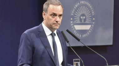 Adorni bajo la lupa: viajes de lujo, dólares en efectivo y un patrimonio que no cierra