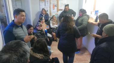 Vecinos de la Margen Sur permanecen en la Delegación y exigen respuestas por el gas