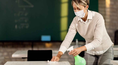 Empleados de limpieza escolar, ahora amenazan con un paro por falta de respuestas