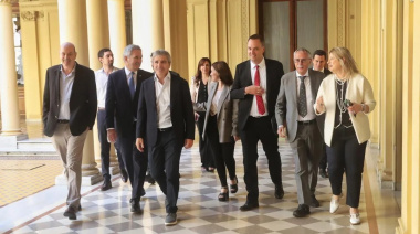 Milei volvió a blindar a Adorni en medio del desgaste político y las sospechas