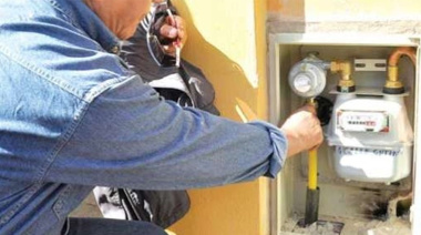 Otro veto de Melella: Gobierno rechazó la ley que impedía cortar luz, agua y gas a familias endeudadas