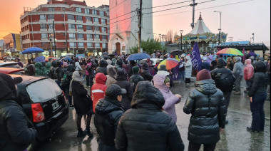 Ni el frío ni la lluvia frenaron la marcha de Ni Una Menos en Río Grande