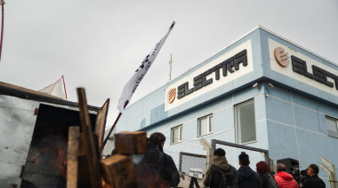 Empanadas, solidaridad y lucha: trabajadores de Aires del Sur buscan sostenerse