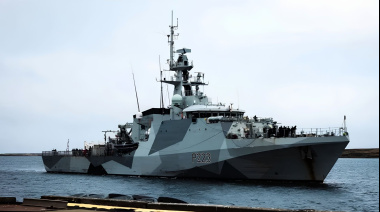 La presencia de un buque de guerra inglés reavivó el debate por la soberanía argentina