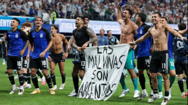 Argentina podría ser multada por exhibir una bandera sobre Malvinas
