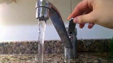 Alertan por el alto consumo de agua y llaman a evitar una práctica que perjudica a toda la ciudad