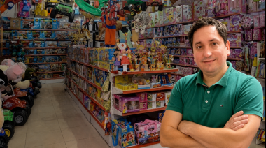 Menos ventas, más tarjetas y una competencia online que crece