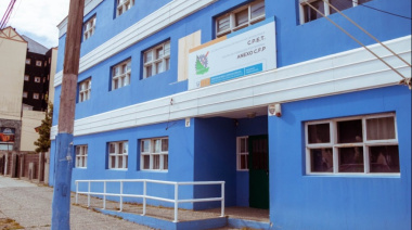 Padres del CPET reclamaron tras un mes sin clases y exigieron una fecha de regreso