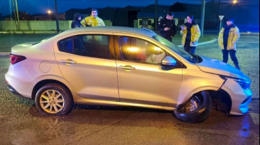 Perdió el control y terminó despistando en el acceso al aeropuerto
